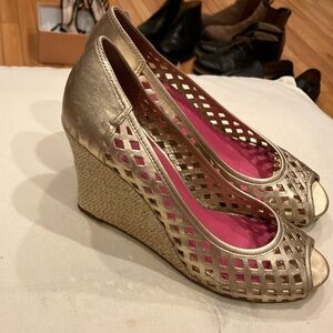 Lilly Pulitzer gold wedges size 9